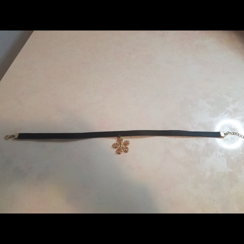 Flower Pendant Choker